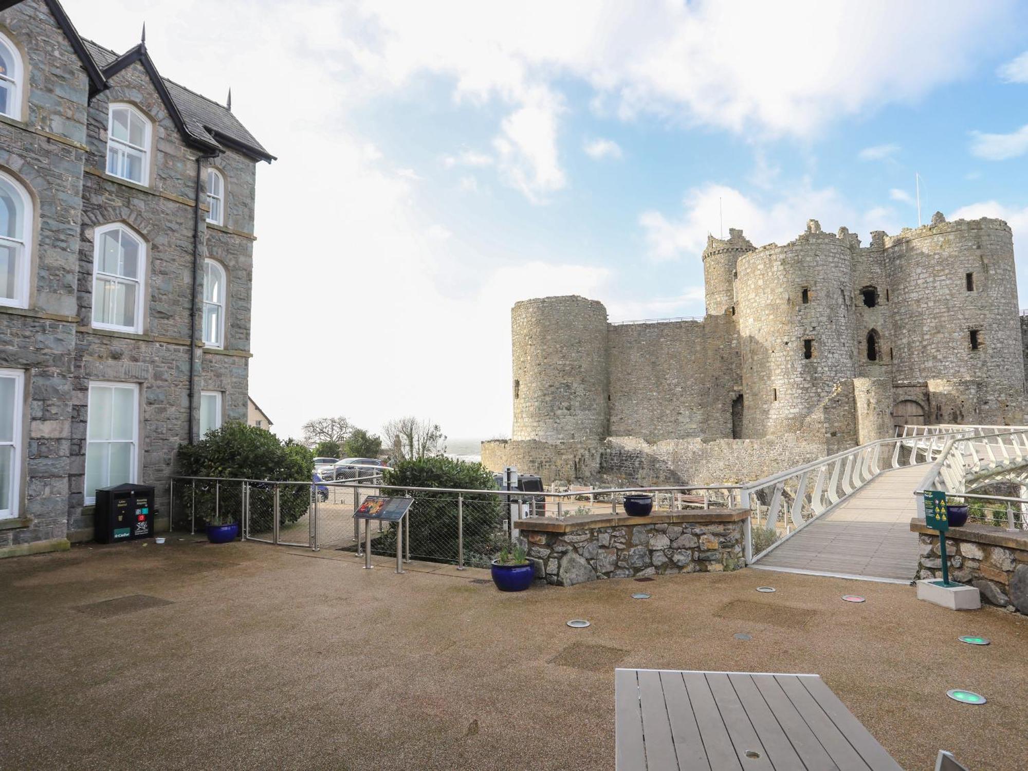Harlech Apartments - Efnisien Luaran gambar