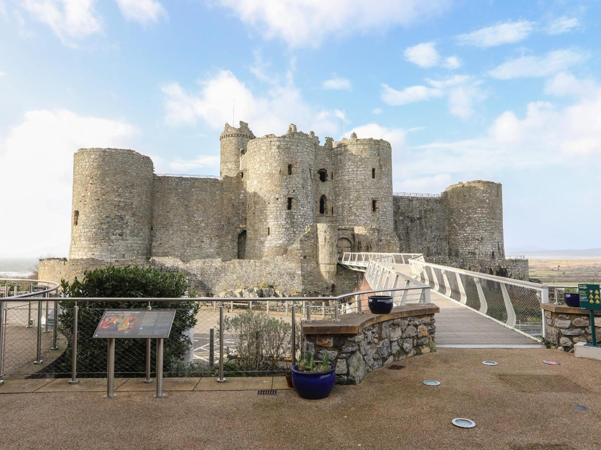 Harlech Apartments - Efnisien Luaran gambar