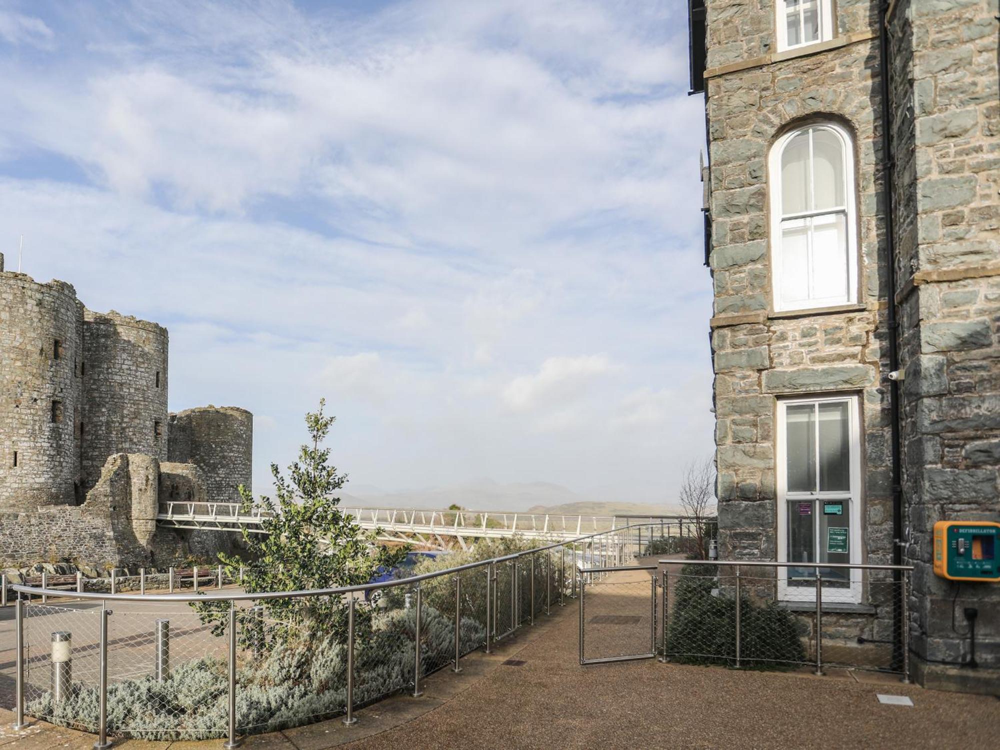 Harlech Apartments - Efnisien Luaran gambar