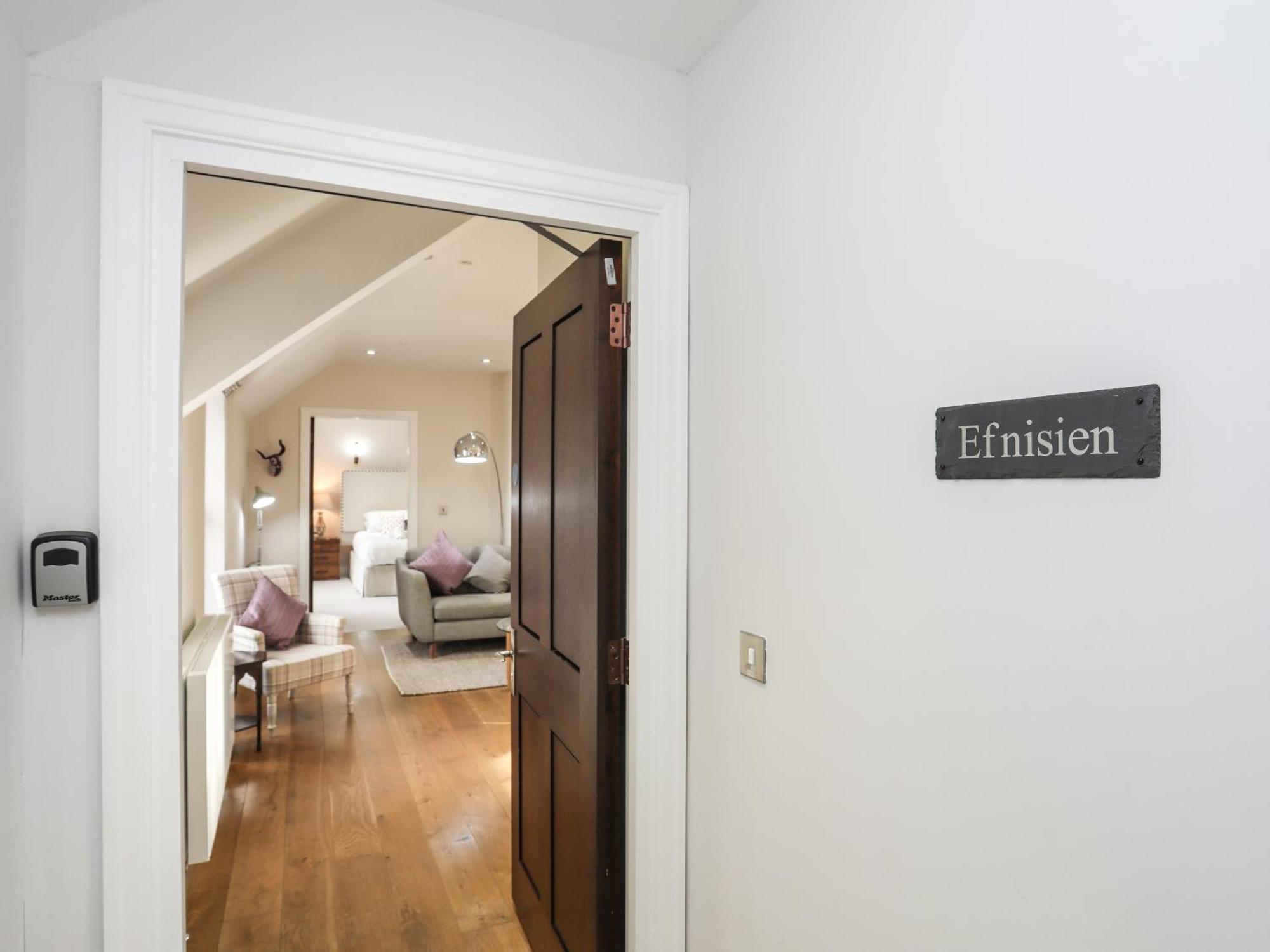 Harlech Apartments - Efnisien Luaran gambar