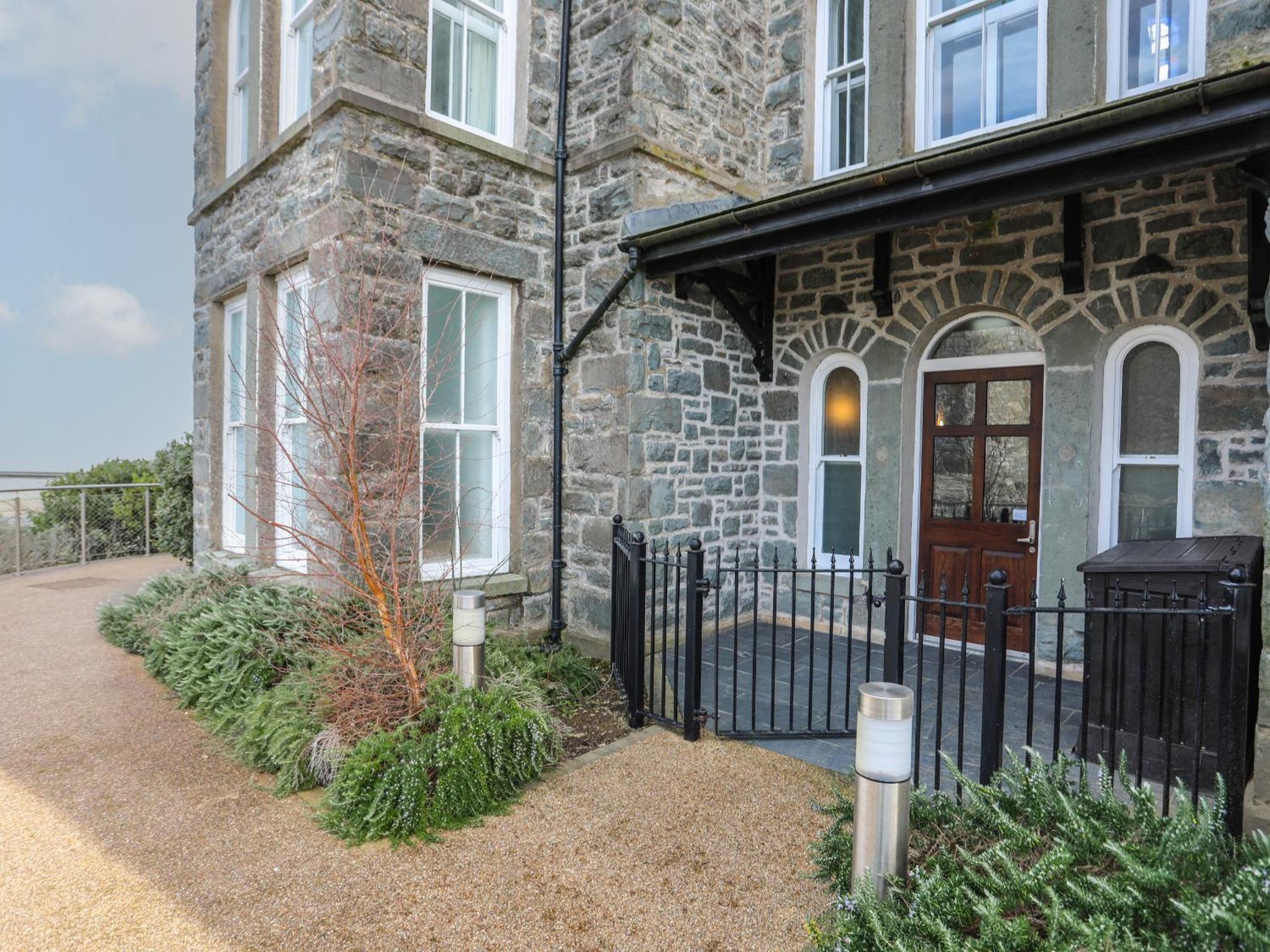 Harlech Apartments - Efnisien Luaran gambar